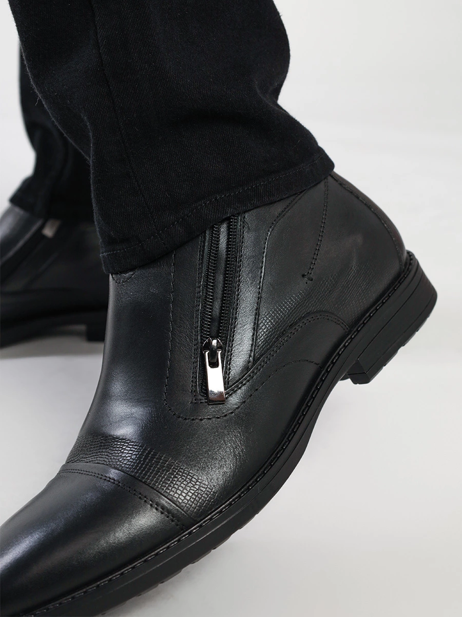 Туфли черного цвета с тиснением